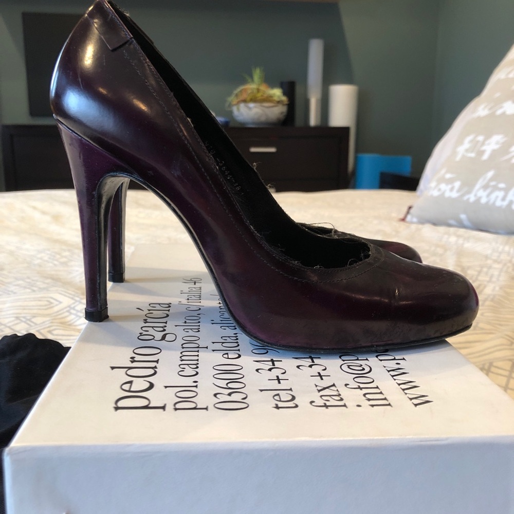 Maroon Pedro Garcia round toe heels